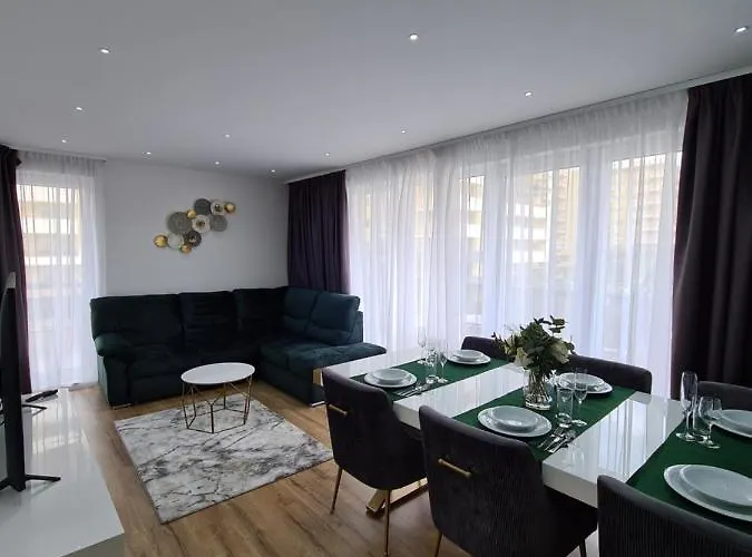 Luxury 2 Bedroom Holiday Apartment
