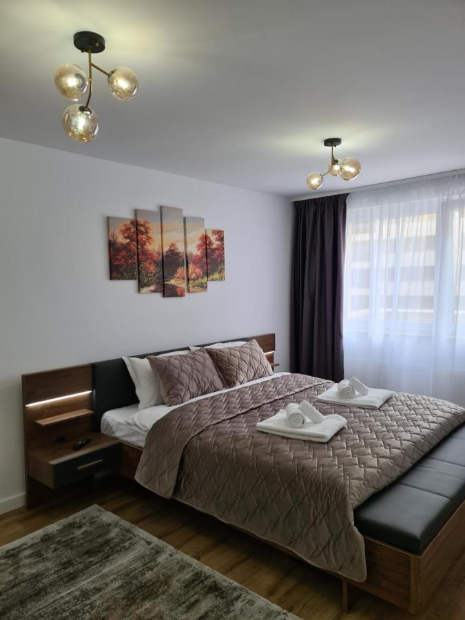 Luxury 2 Bedroom *