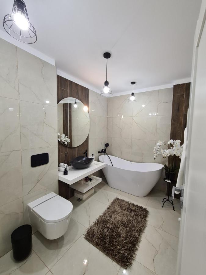 Luxury 2 Bedroom *