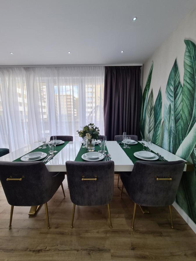 Luxury 2 Bedroom *