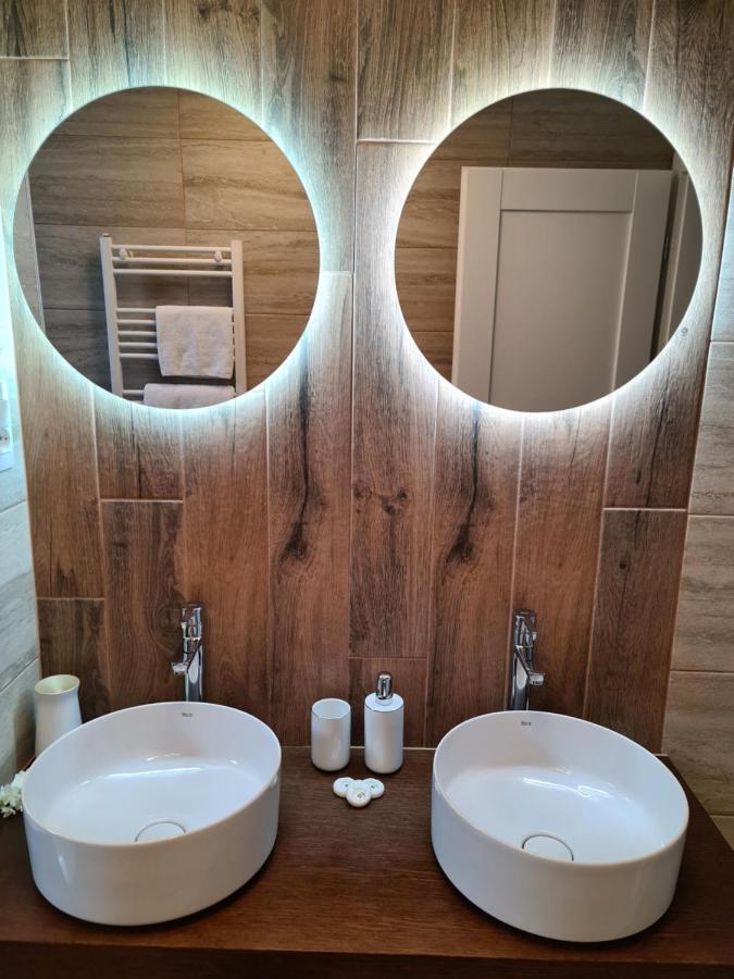Luxury 2 Bedroom *