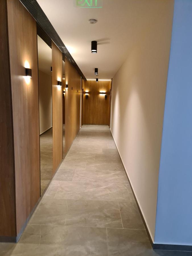 Luxury 2 Bedroom *