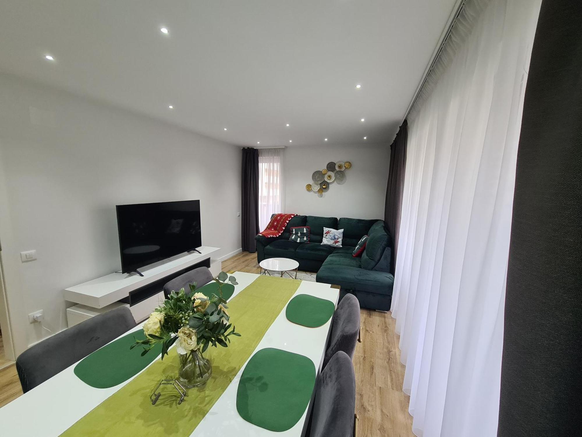 Luxury 2 Bedroom *